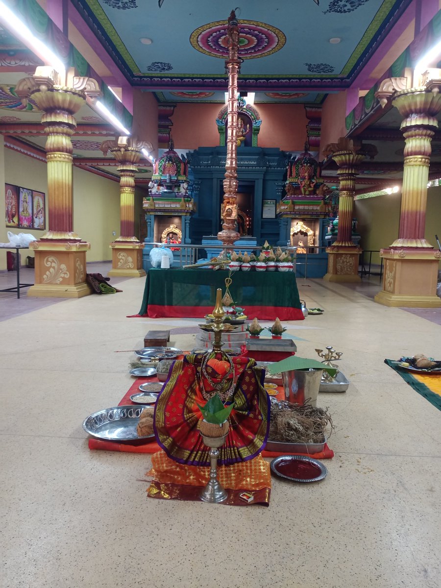 rsutharshan1111's tweet photo. Srilanka 🇱🇰
Yatiyantota town vinayagar temple fastvel https://t.co/5KW8stXDwX