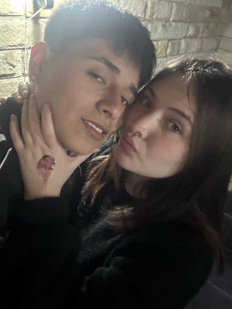 emibarraaa's tweet photo. lo k te amo loca de mierda 💝 https://t.co/8r1OiQhaRm