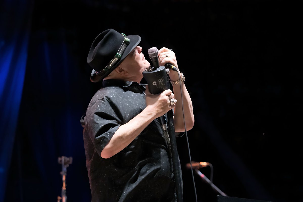 shutter16's tweet photo. The ’90s came roaring back to Charlotte. 🤘

Blues Traveler + Gin Blossoms + Spin Doctors brought the hits, jams, singalongs &amp; one hell of a night to Skyla Credit Union Amphitheatre.

📸 Review + gallery:
https://t.co/iQNyqywAOk
#Shutter16 #TwitFromThePit
@fiascokris https://t.co/e3nRZKSR5L