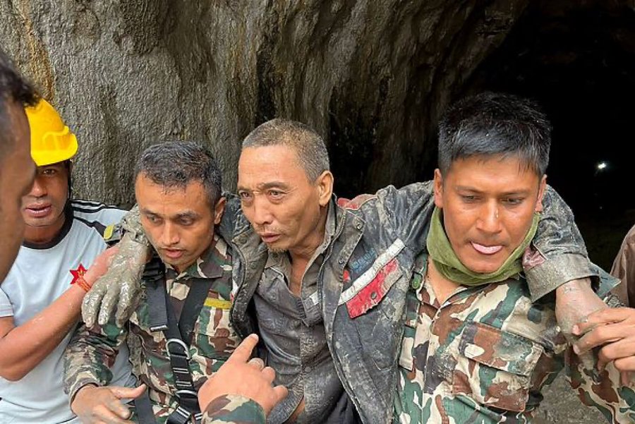 dc4_humanrights's tweet photo. BREAKING: A Chinese national has been pulled alive from a hydropower tunnel in Nepal 10 days after the catastrophic floods, in a remarkable rescue carried out by Nepali rescuers with support from South Korean disaster experts. 

This is what rescue looks like when every human life matters.

Meanwhile, across the border in Tibet, questions remain over access to information, the removal of flood footage and restrictions on independent reporting. 

Beijing is blocking Tibetans from reaching flood ravaged Kyirong to help their own people. Even in disaster, the CCP fears Tibetan solidarity more than it values human lives. 

#Tibet #FreeTibet #NepalFloods #Kyirong #TibetFloods #China #CCP #HumanRights #PressFreedom #EndCensorship #TibetanRights #Transparency #SaveTibet