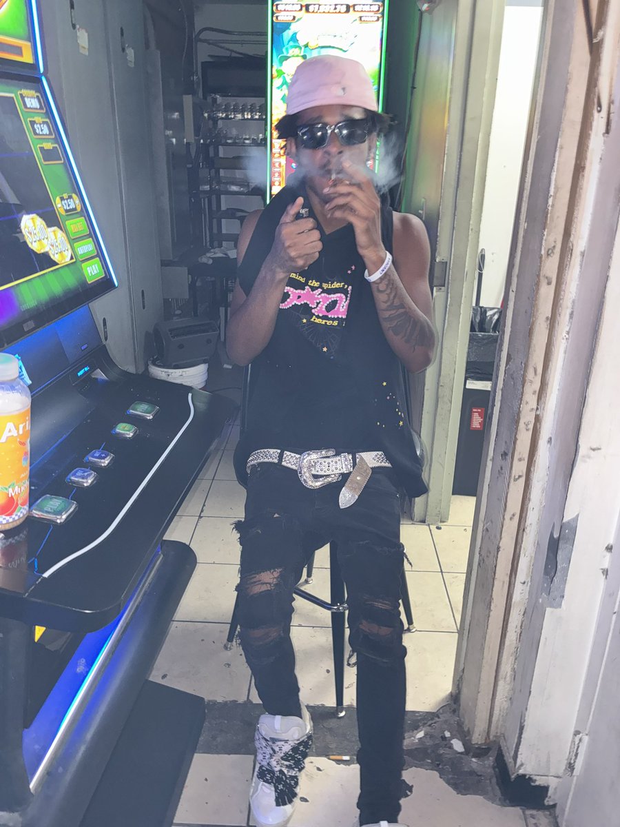2800yung's tweet photo. 🥀 https://t.co/WZxFiNtFXe