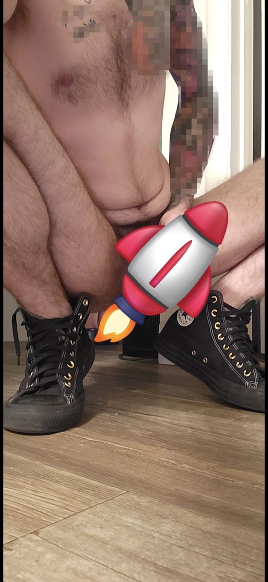RyGuyisBiGuy's tweet photo. You like converse? Me too 😈 message me to find out how to get this rocket ship to blast off 😈 #converse #sneaker #sneakerfetish #dom #bi #gay #feet #feetworshi̇p #tall #tatted https://t.co/CWBMFUXTUa
