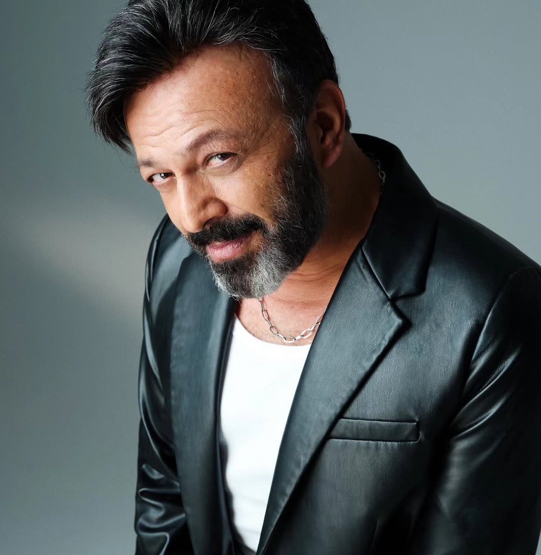 aykiri's tweet photo. SON DAKİKA | Oyuncu Serhat Mustafa Kılıç, evinde ölü bulundu. 

İstanbul Kağıthane’de yaşayan ünlü oyuncu Serhat Mustafa Kılıç’tan bir süredir haber alamayan kız arkadaşı, Kılıç’ı, evinde koltuk üzerinde hareketsiz halde buldu.

Olayla ilgili inceleme başlatıldı. https://t.co/nlfRqdqPzZ