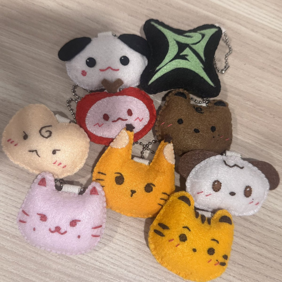 frxbbi29's tweet photo. ฝีมือจั้นน🖐🏻🖐🏻ทุกขั้นตอนจั้นได้เอาไปแจกป้าเส้นแน๊ะะะะ ~~~ https://t.co/AHohbEAGAo