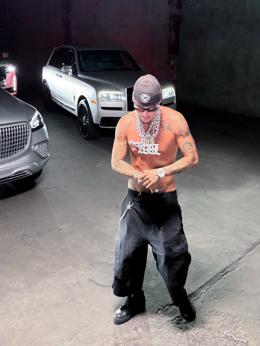 YeatEmpire's tweet photo. Yeat pics taken during the shoot of the ‘ON NOTHING’ Music video🔥 https://t.co/IlytIxnQNB