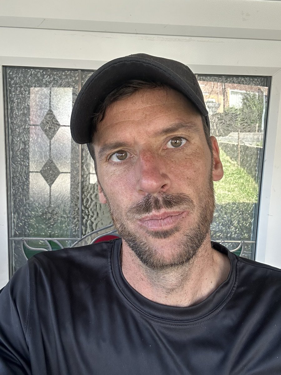 TLFLFC39's tweet photo. Ran 11 miles earlier then reffed 2 football games. Ya boy is cooked 🙈 😴 https://t.co/EHwecd3oYN