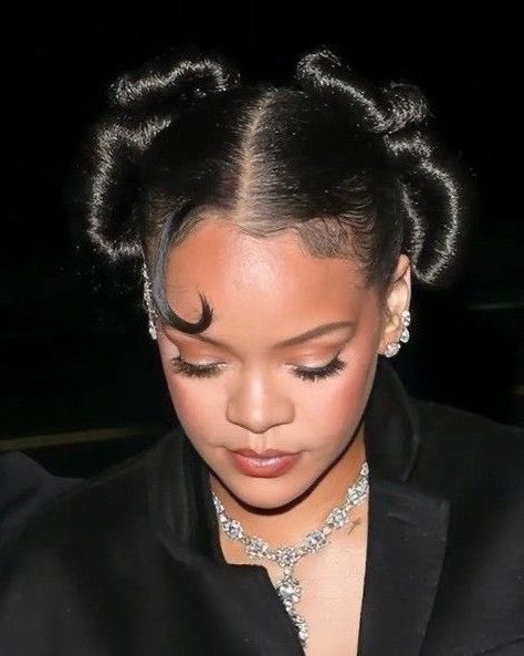 headnavy's tweet photo. Rihanna X Taylor Russell https://t.co/oERYf90tHE