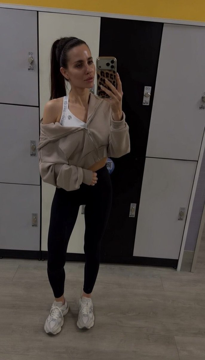 prem13re's tweet photo. Taking time to move my body, clear my mind, and become a little stronger every day. Progress may be slow, but every step counts 🏋🏻‍♀️ https://t.co/xeaGiI5lVL