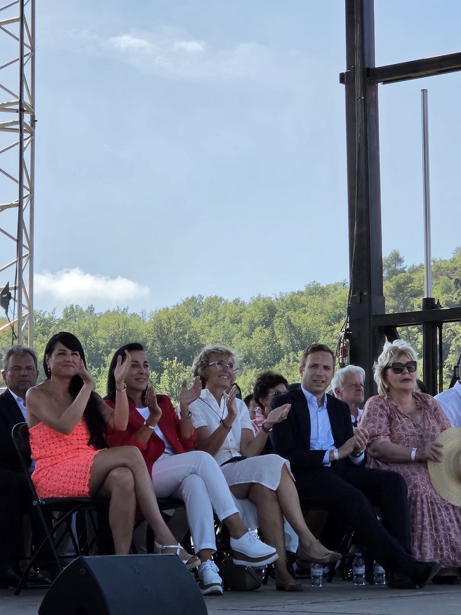 GaelleFrontoni's tweet photo. Quelle foule incroyable pour la traditionnelle rentrée de l'UDR à Levens.
Plus de 6000 personnes venues de toute la France soutenir notre Président @eciotti et partager l’espérance d’une renaissance française ! https://t.co/ykjz9xjzl5