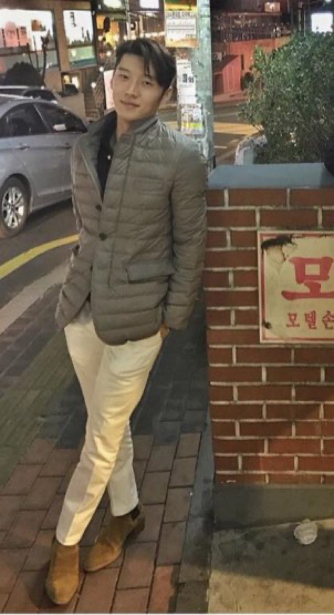 Descendantotw's tweet photo. 무슨 포즈가
여기 재미없죠
나갈래요? https://t.co/FtKXHOuAX9