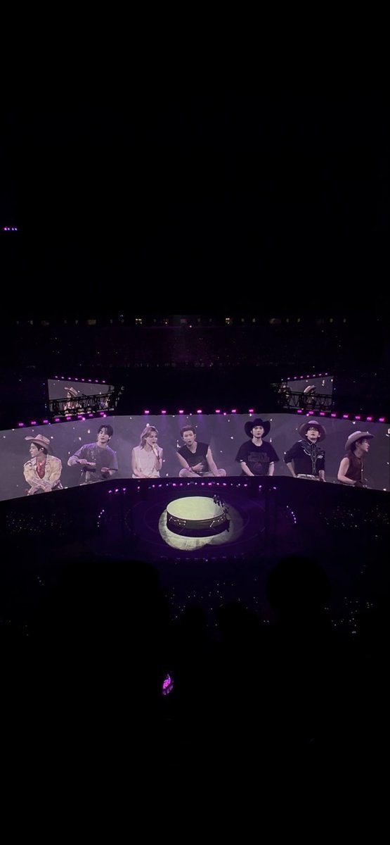 lizzie__unknown's tweet photo. i miss my bangtan someone pls take me back 😭 https://t.co/buWB0Id0DP