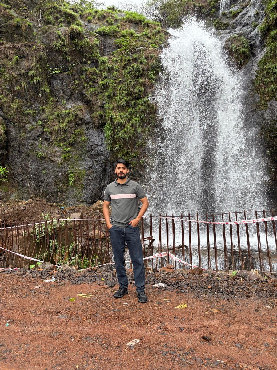 Nizamuddin0701's tweet photo. Chasing waterfalls, collecting peace. 💦🌿✨

Nature has its own way of healing the soul. 💚

#Waterfall #NatureLover #NatureVibes #ChasingWaterfalls #PeaceInNature #Wanderlust #TravelDiaries  #IncredibleIndia 🌿💦 https://t.co/8EumT5k3jM