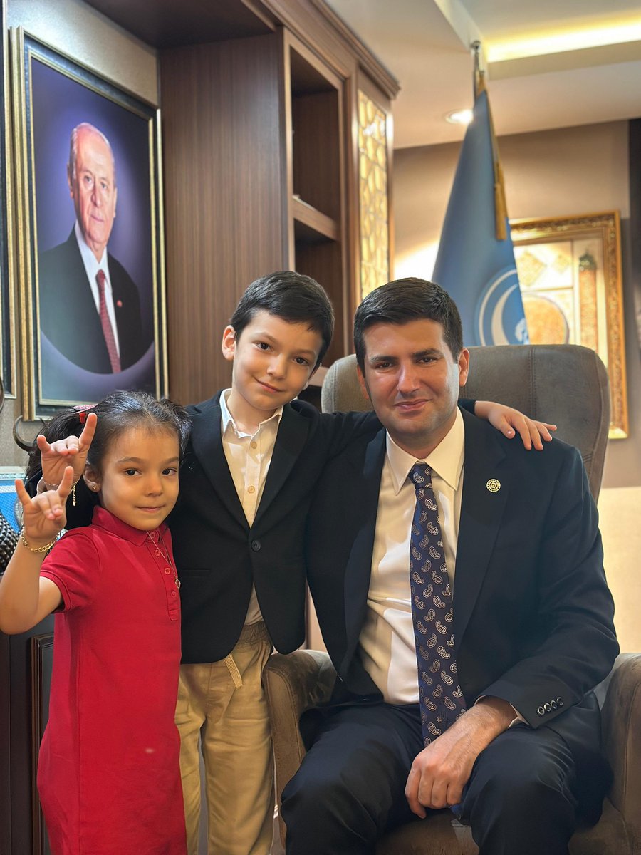 keejder's tweet photo. Evlatlarım ve yeğenlerimle birlikte Ülkü Ocakları Genel Başkanımız Sayın Ahmet Yiğit Yıldırım’ı ziyaret ettik. 

Evlatlarımıza bırakacağımız en kıymetli miras kutlu davamız olacaktır.

Biz büyük bir aileyiz 🇹🇷

@ayyildirim1 https://t.co/kyk77nZ6rC