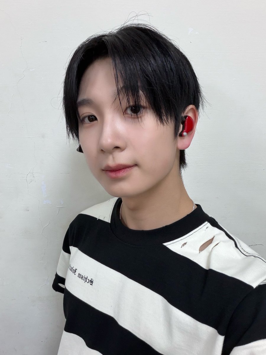 Scarlet_050703's tweet photo. 260905 위버스 #카이렐
오늘 Taipei 에서 열심히 길거리 홍보도 하고 버스킹 했는데요, 사실 처음엔 조금 부끄러웠지만 앤디어분들이 많이 도와줘서 자신감 생긴거 같아요! 그리고 제 예상보다도 많은 사람들이 보러 와줘서 정말 기뻤어요! 다음엔 훨씬 멋진 무대 준비해서 보여드리겠습니다아! https://t.co/vsWLFZPycq