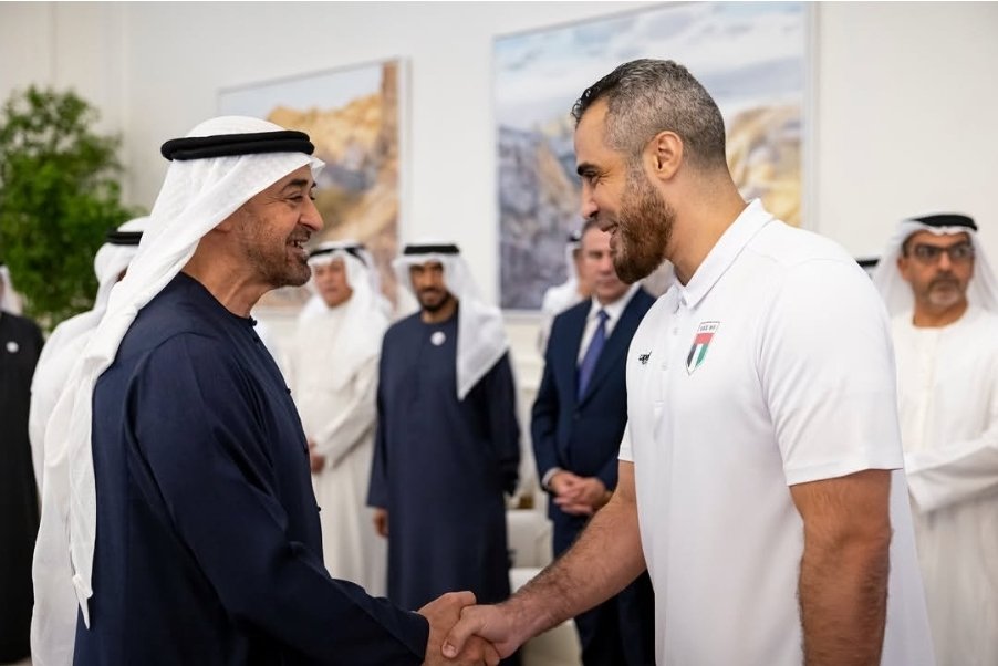 keshkoooo's tweet photo. الحمدلله.......
 تشرفت بلقاء و تكريم صاحب السمو الشيخ محمد بن زايد رئيس دوله الامارات العربيه المتحده بمناسبه الصعود لكأس العالم و الحصول على المركز الثاني فى بطوله آسيا لفئه الشباب 
أسأل الله التوفيق فيما هو قادم https://t.co/7ZOvkX59om