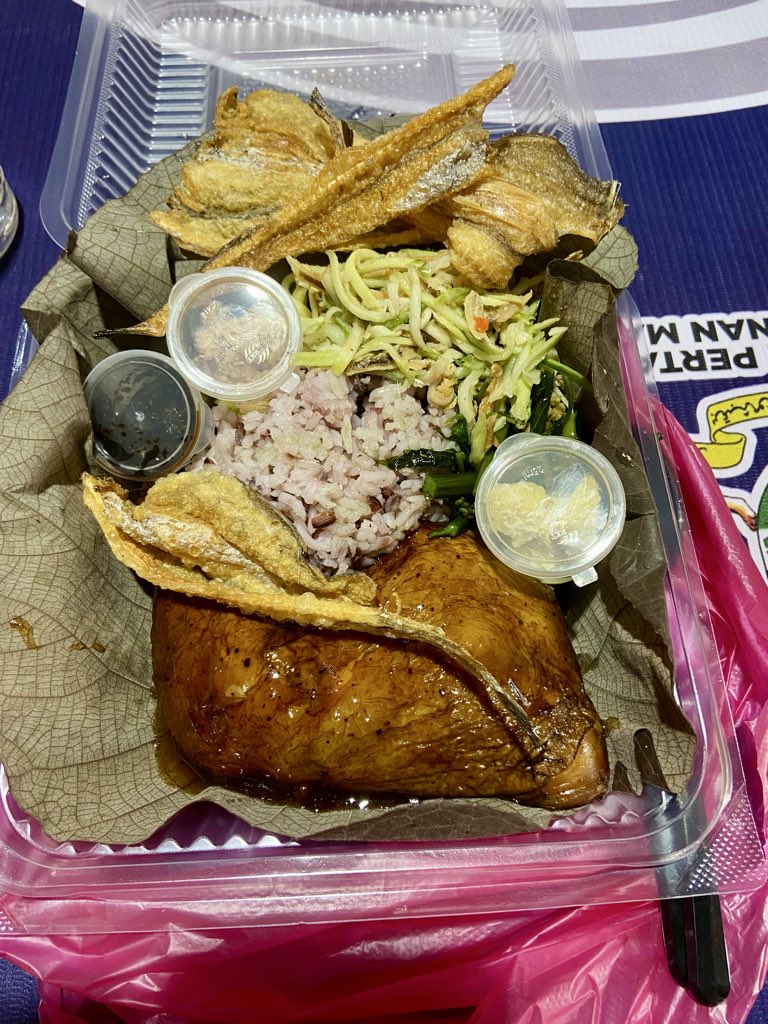 BePatientAll's tweet photo. This morning, I went to MAHA 2026. Memang every year pergi. It took me 2 hours to find parking. I didn't buy much just some fresh juices, MD2 Pineapples, Kuih Keria, Kepak Madu Sabah, and this unique Linopot Ayam Salai. Reached 10k steps today. Feeling happy and recharged. https://t.co/tb9AfUXEmw