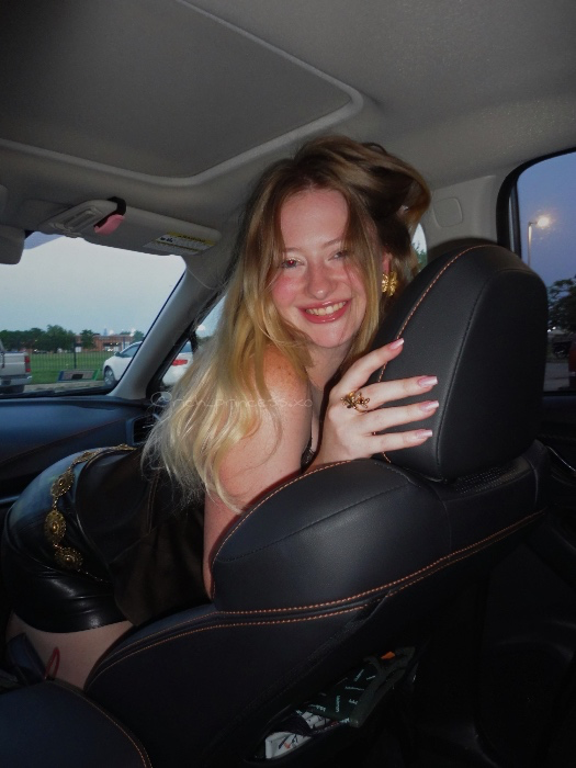 simp4ayla's tweet photo. I just received Manicure trip🌺 ($50) from A via Throne. What a good wallet💕 https://t.co/RrBHpXRn2b