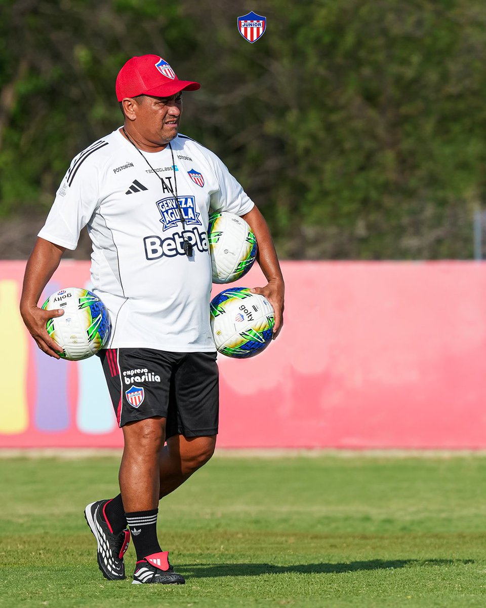 ElNegroCadillo's tweet photo. Convocados  @JuniorClubSA para el partido ante @JaguaresdeCordo
🔴 Salen
Jean Pestaña 
Joel Canchimbo
Deiber Caicedo
🔵 Ingresa
Guillermo Celis 
⚪️ Árbitro Diego Ulloa 
#VamosJunior
#JuniorJaguares
Primer partido de Sebastián Viera en el banco técnico del Junior de Barranquilla https://t.co/EIMdoGJtk8