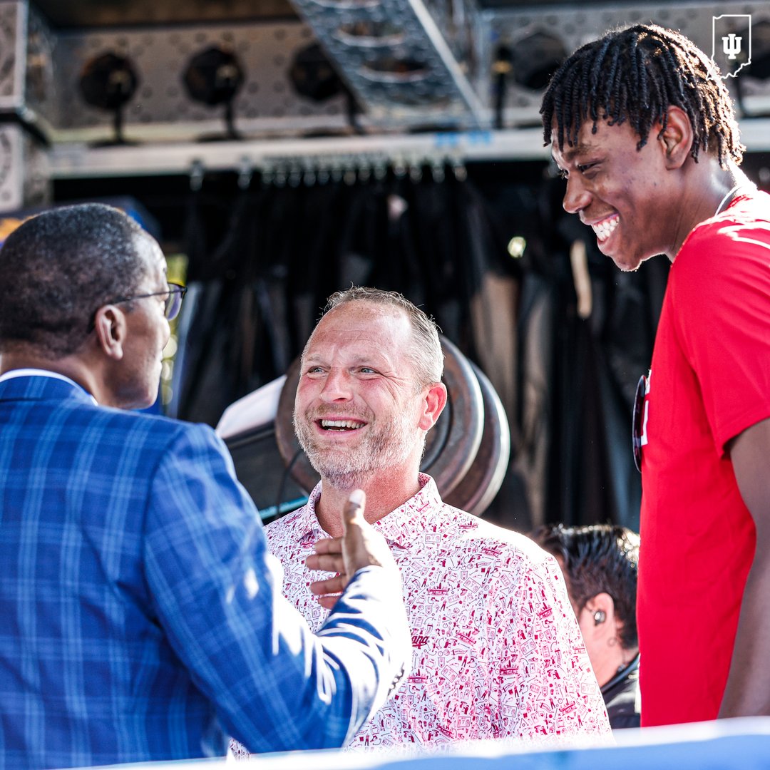 IndianaMBB's tweet photo. Hoosier Nation bringing the ENERGY today. 🔥

Great to see Isiah Thomas back in B-Town! https://t.co/PImLXGgNvq