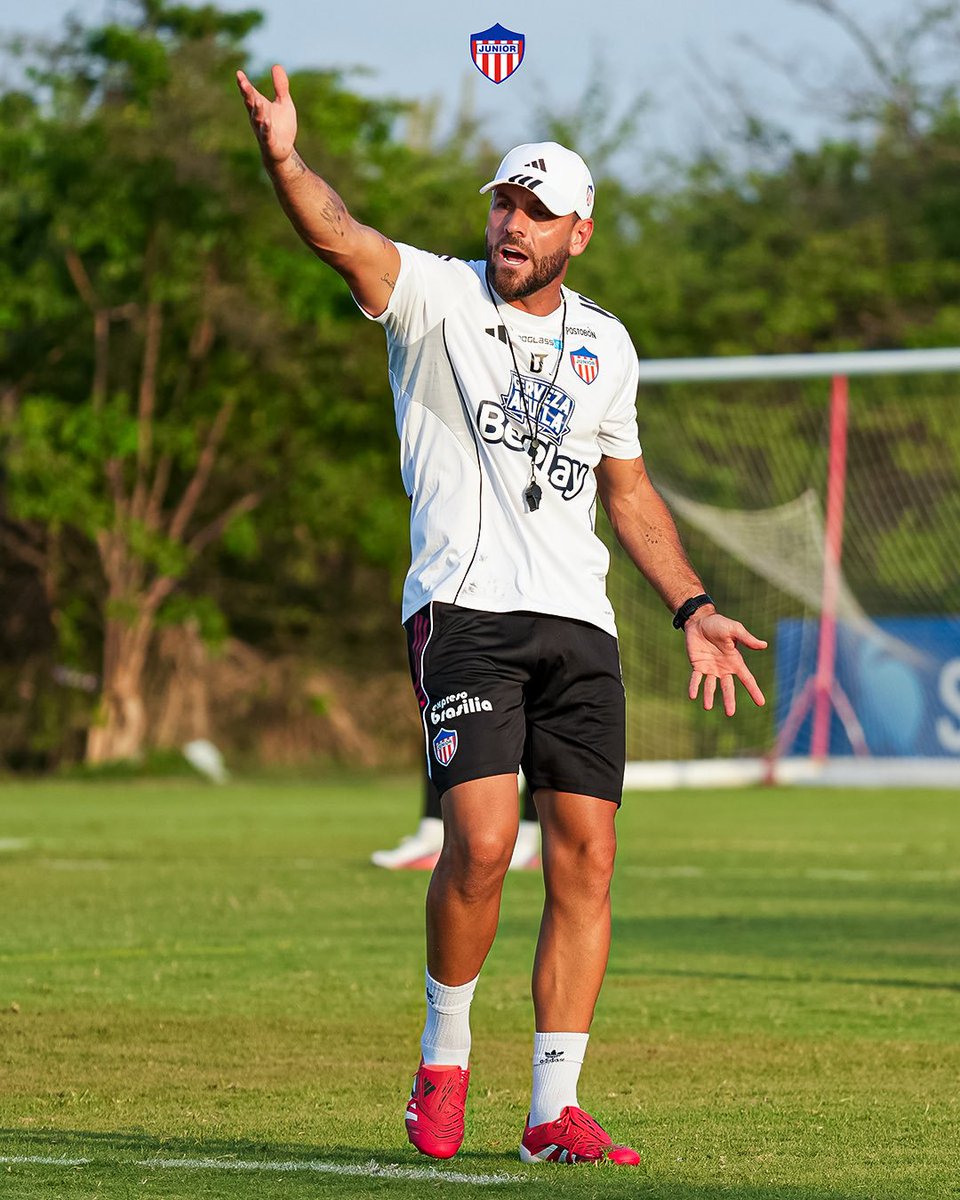 ElNegroCadillo's tweet photo. Convocados  @JuniorClubSA para el partido ante @JaguaresdeCordo
🔴 Salen
Jean Pestaña 
Joel Canchimbo
Deiber Caicedo
🔵 Ingresa
Guillermo Celis 
⚪️ Árbitro Diego Ulloa 
#VamosJunior
#JuniorJaguares
Primer partido de Sebastián Viera en el banco técnico del Junior de Barranquilla https://t.co/EIMdoGJtk8
