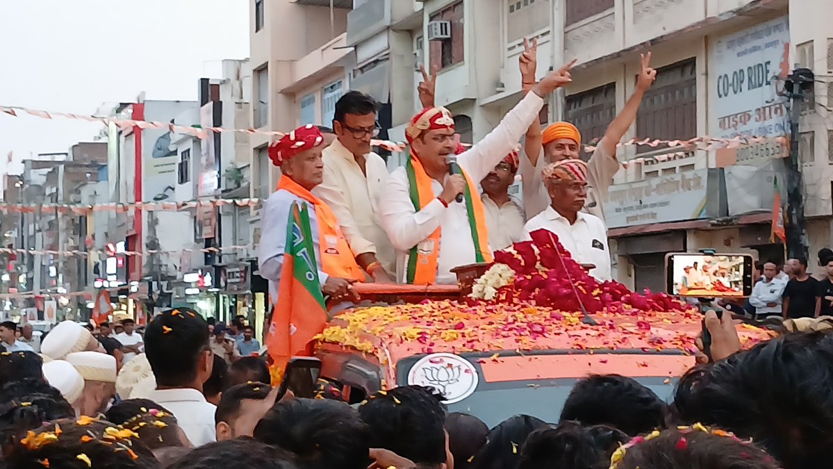 MLRawatBJP's tweet photo. जन-जन का उत्साह और अपार जनसमर्थन बता रहा है—
इस बार फिर कमल खिलने जा रहा है! 🚩

#Udaipur #BJP4Rajasthan #NikayChunav2026 @BhajanlalBjp https://t.co/bsIndQbwoz