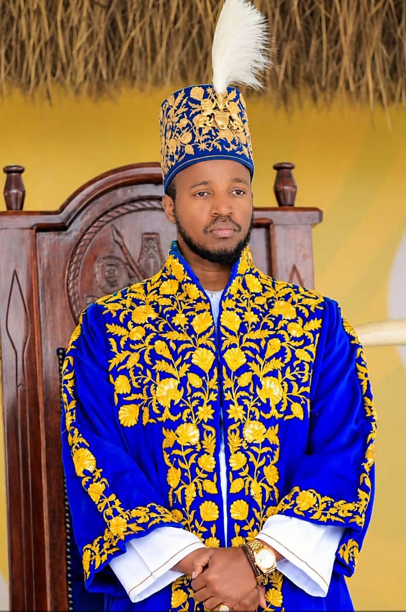 Stevetrustiny's tweet photo. Rest in peace ,Amooti waiitu,
May God grant you the crown that awaits the righteous,may you be judged with mercy and your soul be received with sympathy , you were a king that demonstrated wisdom,love and humility for Ur people "The Batooro"
Fare__thee ___well.... Rukirabasaija https://t.co/kMHrKzQePs