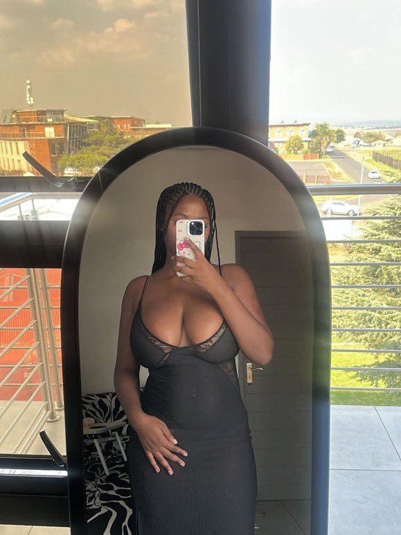 alithasimp's tweet photo. Damn….Black is beautiful 🖤✨ https://t.co/pn7OhRjFff