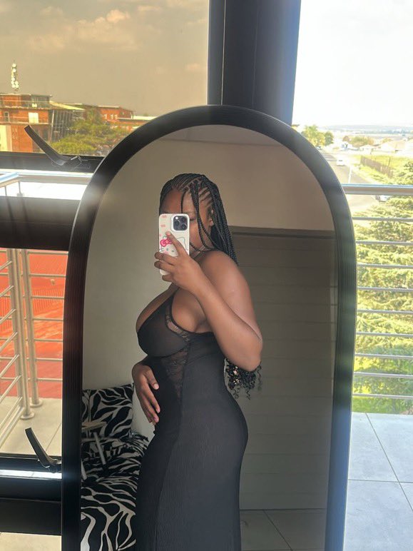 alithasimp's tweet photo. Damn….Black is beautiful 🖤✨ https://t.co/pn7OhRjFff