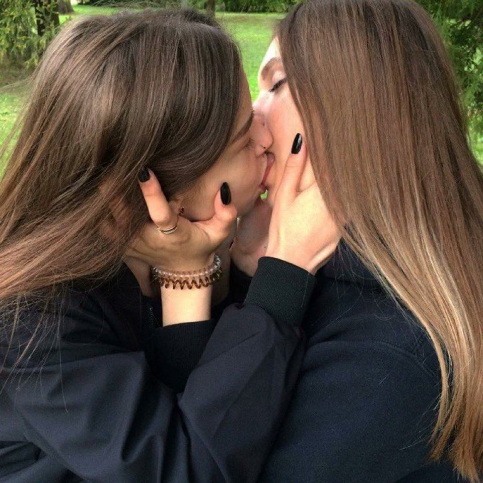 momdaugtherx's tweet photo. Would you fuck me or my daughter ? https://t.co/CkgJmrATzx