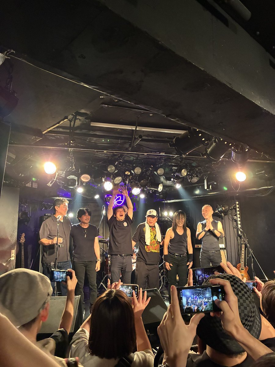 phantomnized tweet picture