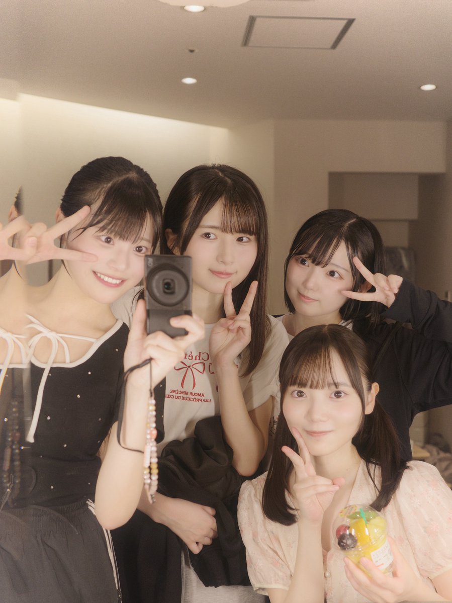 kabutake_mana's tweet photo. おはかぶ〜！🫜

同期のみんなと📸
ライブ終わりなのにみんなさわやかだよ☺️

@runa_douho 👀
@STU48_me_me_y 🐐
@stu4th_official 🐱 https://t.co/eJvdEb95kD