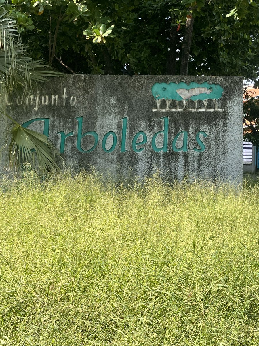 Oz_Rivera's tweet photo. @AyuntamientoVer Favor de enviar cuadrilla de parques y jardines a chapear áreas verdes del parque Las arboledas calle Oyamel entre guanábana y Suchil Fracc. Floresta. 
Se han levantado varios reportes previos a través del portal y no se ha tenido respuesta alguna. https://t.co/a1URCLaPt9
