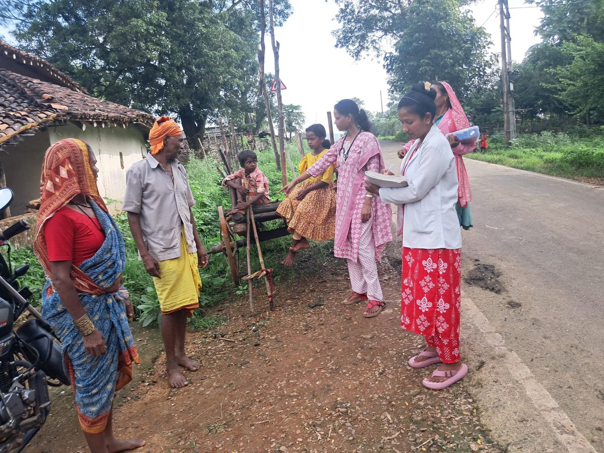 BalaghatCm41948's tweet photo. बीमारी प्रभावित गावों में RBSK दलों का सघन उपचार व जांच अभियान संचालित.. https://t.co/urme3WoTbj