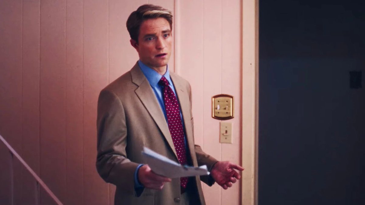 vhscut's tweet photo. “A imitação vocal de Pattinson, capturando as cadências ensaiadas da fala de Hansen, é impressionante. As atuações extraordinárias fazem de #Primetime um filme impossível de parar de assistir, mesmo enquanto cresce a vontade de fugir para o chuveiro mais próximo.”
– Variety https://t.co/X8f4wCVTGP