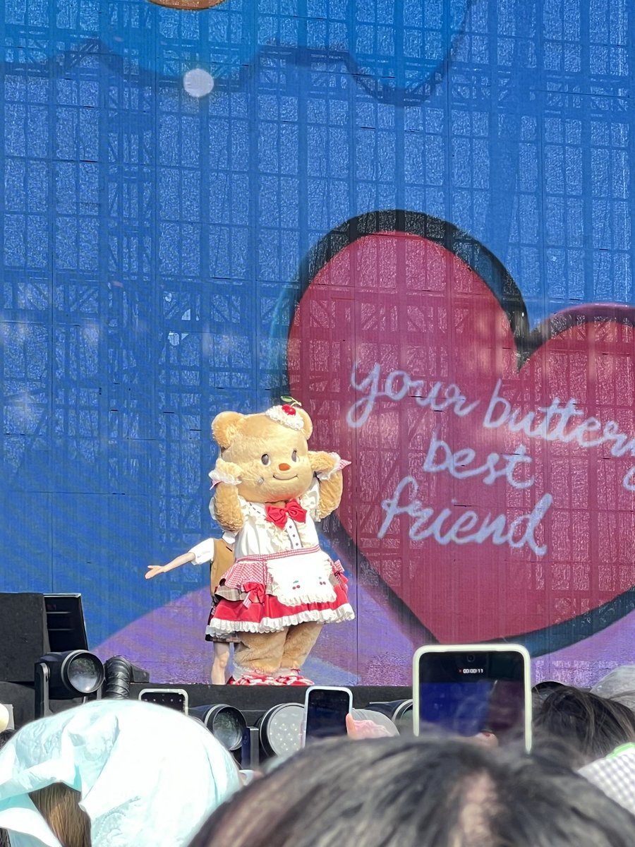 piiyminami's tweet photo. ตอนน้องเนย #butterbear ออกมาคนกรี้ดเยอะมาก ทุกคนรู้จัก บอกน่ารัก เจอมัมหมีน้องเลยด้วย ใส่เสื้อน้องเลยมาเลย สุดมาก 

ตอน #FHERO ออกมา ทุกคนว้าวมากเริ่มแรป คนจีนชอบมากกกกกก โยกตามโคตรสะใจ https://t.co/ezzBhDTUJS