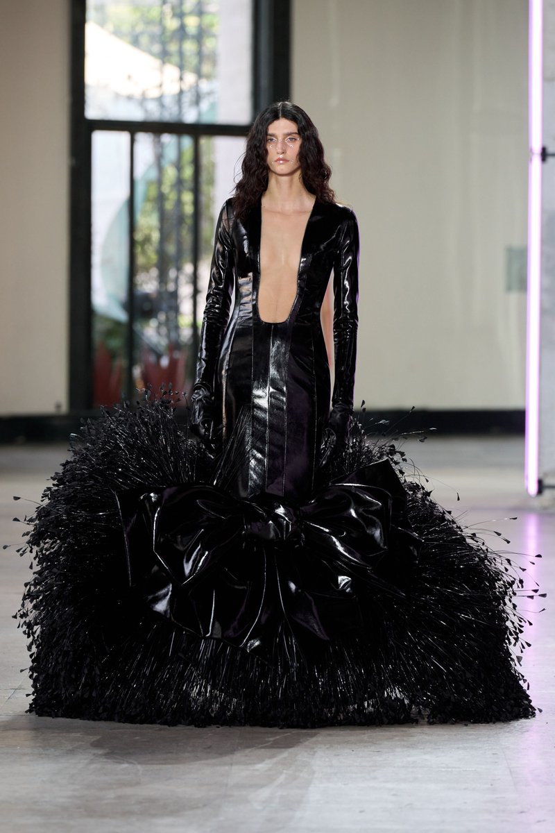 Couture_Rosee's tweet photo. Chris Lee in Germanier Fall-Winter 2026 Haute Couture for her concert tour in Beijing.

#���宇春 #Germanier https://t.co/l8uwxjf8lJ