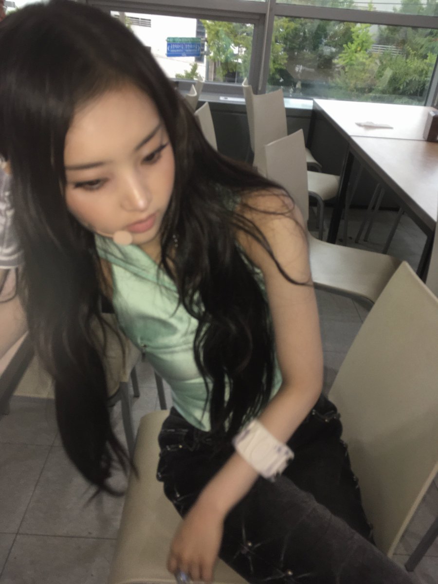 TIIIKIII_INA's tweet photo. 260905 | KiiiKiii Instagram update

Makbang day☆彡

#TiiiKiiiINA #WhyKiiiKiii #KiiiKiii #키키 #LEESOL #이솔 #SUI #수이 https://t.co/FG5tsQ8R3j