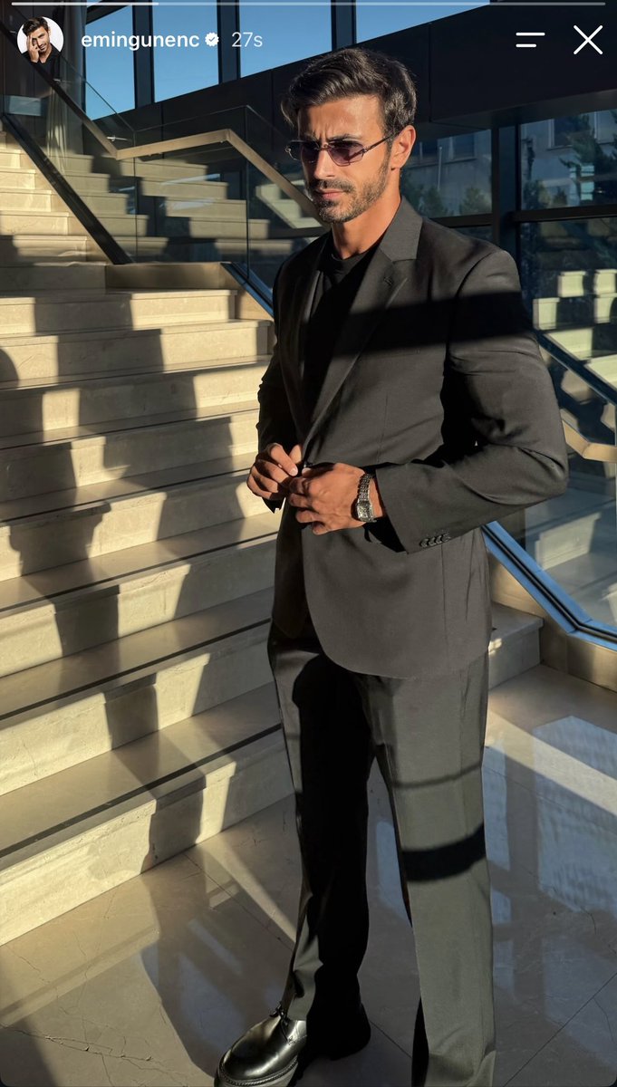 EminGGlobal's tweet photo. 🆕📸 Emin via IG.

Black never goes out of style. 🖤

Emin shared a new story looking effortlessly elegant in an all-black suit.

There's just something about him wearing black... timeless, classy, and always unforgettable.

#EminGünenç #Arafta #MerTeş https://t.co/5dNIT6ntS8