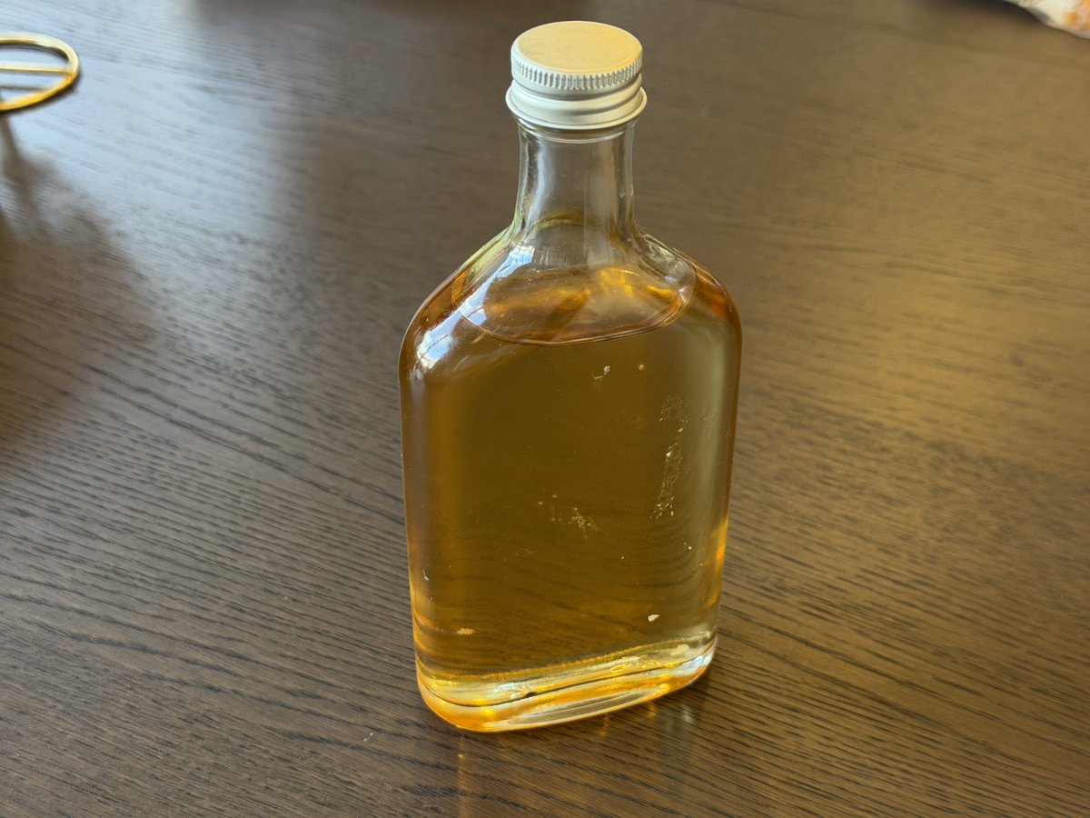 atode_ng's tweet photo. ヤギのチーズ
液体のアップルパイ
親鳥の燻製
カレーリーフの実とポポー https://t.co/fBUdPOLPD9