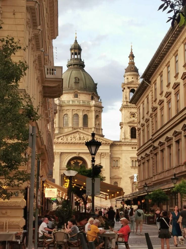 onllycutestuff's tweet photo. Budapest, Hungary https://t.co/Ed5QOIxPys