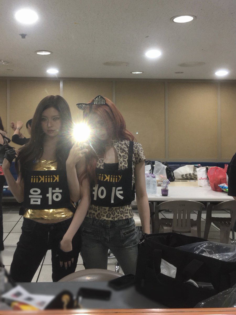 TIIIKIII_INA's tweet photo. 260905 | KiiiKiii Instagram update

Makbang day☆彡

#TiiiKiiiINA #WhyKiiiKiii #KiiiKiii #키키 #KYA #키야 #HAUM #하음 https://t.co/TeaOz7jo2P