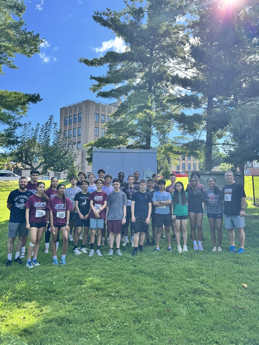 coach_gpe's tweet photo. Great way to start the weekend at the Ossining Matters 5K! Awesome seeing our Modified and Varsity athletes give their best and support one another. A great event supporting the Ossining community. Glad to be a part of it! @OssiningSchools @OSSATHLETICS https://t.co/KuyUinbqwu