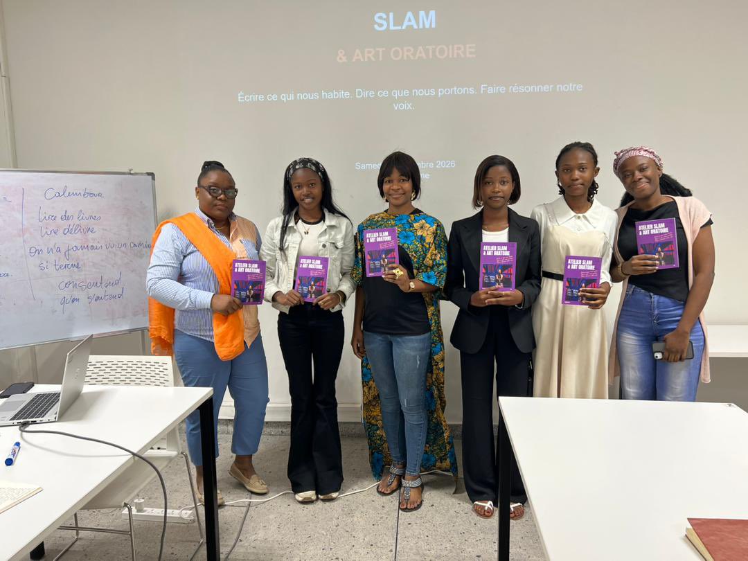 CeceMaloka2's tweet photo. Une belle expérience à l’atelier Slam &amp; Art oratoire avec madame @donsoseme.

Nous avons écrit, corrigé et donné vie à nos textes. Pour ma part :

Une femme qui retrouve sa voix, retrouve sa paix. 

Les mots deviennent une voix, la voix devient une force.

#Slam #ArtOratoire #RDC https://t.co/wPQ64M1wYM