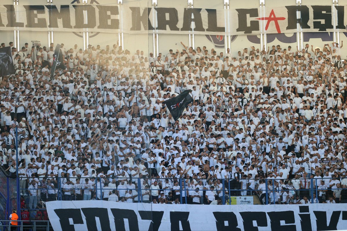 KartalRecord's tweet photo. Rakipsizler. https://t.co/DxQxfrOL5J