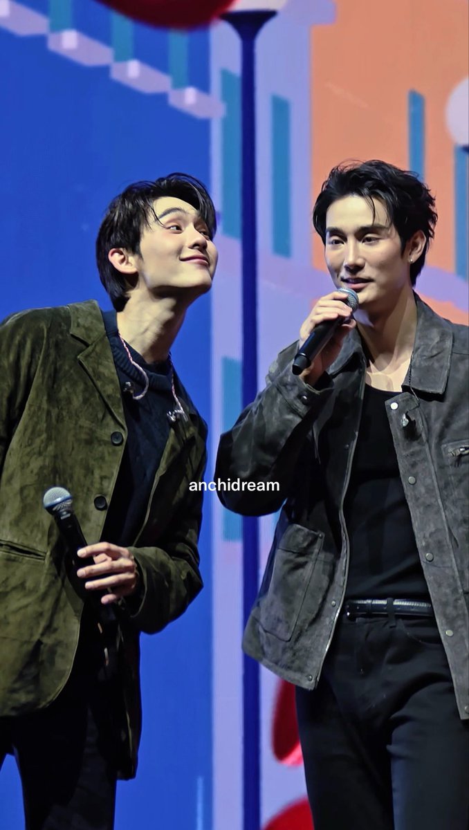 dreamii_ly's tweet photo. ยัยบี๋ยื่นแก้มไปให้เขาจุ่มด้วยซ้ำ 
พอปปเขาเล่นด้วยก็หนีเลยน้า 🙂‍↔️

FORCEBOOK MAFOX FANDAY SG #ForceBookTomafoxXFanday32SG  
#ฟอสบุ๊ค #TOMAFOX #kasibook #fforce https://t.co/JTLPEWqTfy