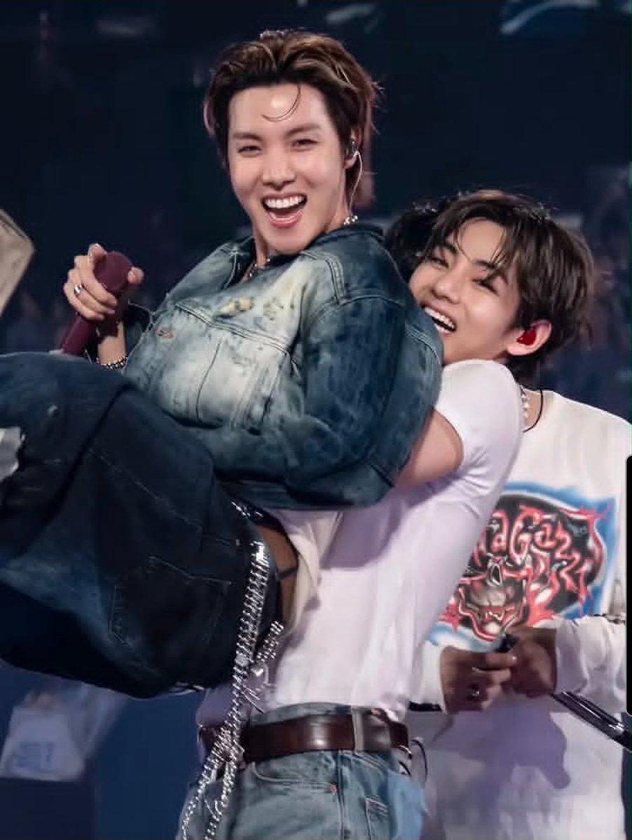 uarmyvibe's tweet photo. The legendary vhope in LA https://t.co/uKxRQiGCOc