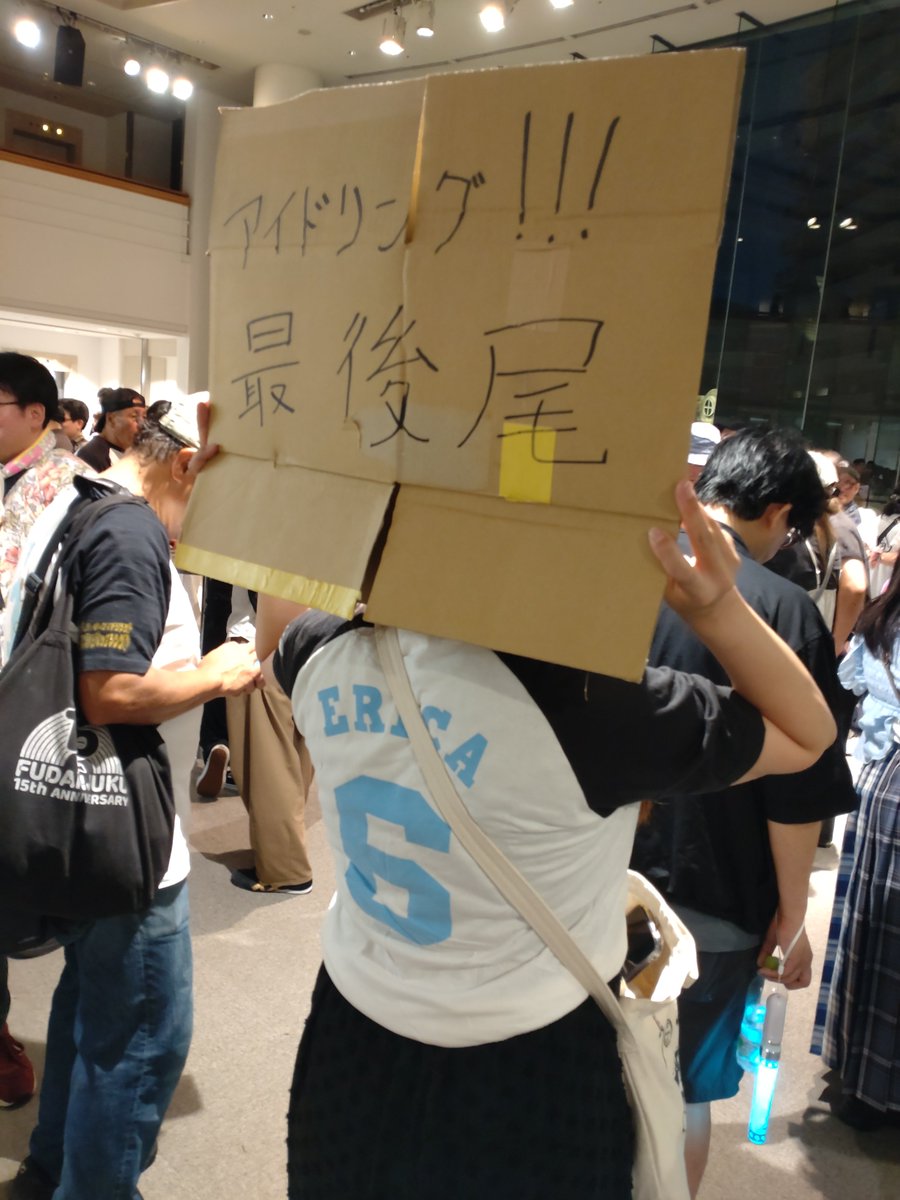 yos_mae's tweet photo. 昨日はゆなころ配信でハピバしてもらい(偽名で参加していないふりしたりw)、申し訳ナイトでの復活のアイドリング!!!を観に行き特典会でもメンバーに祝ってもらい、何よりもライブ中にうめ子にペンラをお願いベースで強奪され２回も「あとで返すから 」と言いに来たのはいい思い出です(笑) https://t.co/CLbhulLPy0