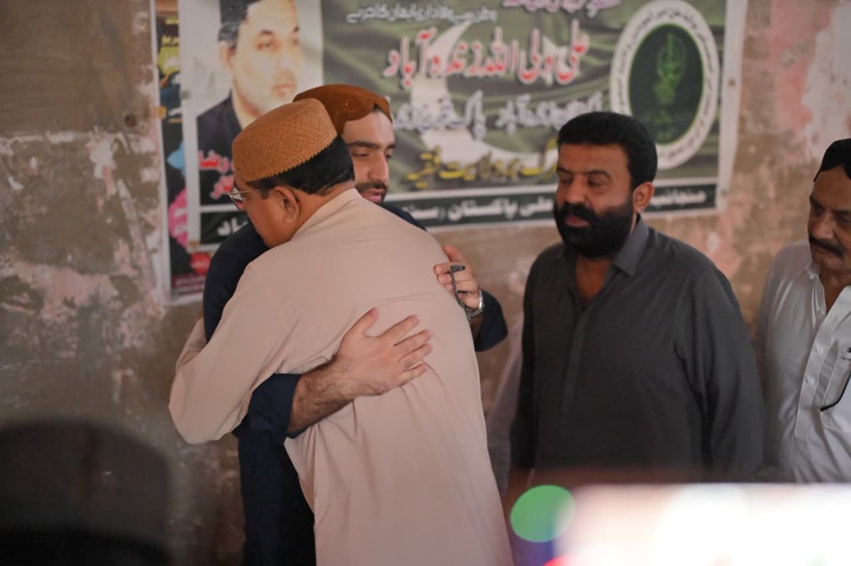AzizBaloch55152's tweet photo. پاکستان پیپلزپارٹی کے رہنما راول شرجیل میمن نے PS-61 میں مختلف برادریوں سے تعزیت کی، فاتحہ خوانی کی اور لواحقین سے دلی ہمدردی کا اظہار کیا
@sharjeelinam
@rawalsharjeel
@Rawal_House1 https://t.co/DxEyH9bSaX