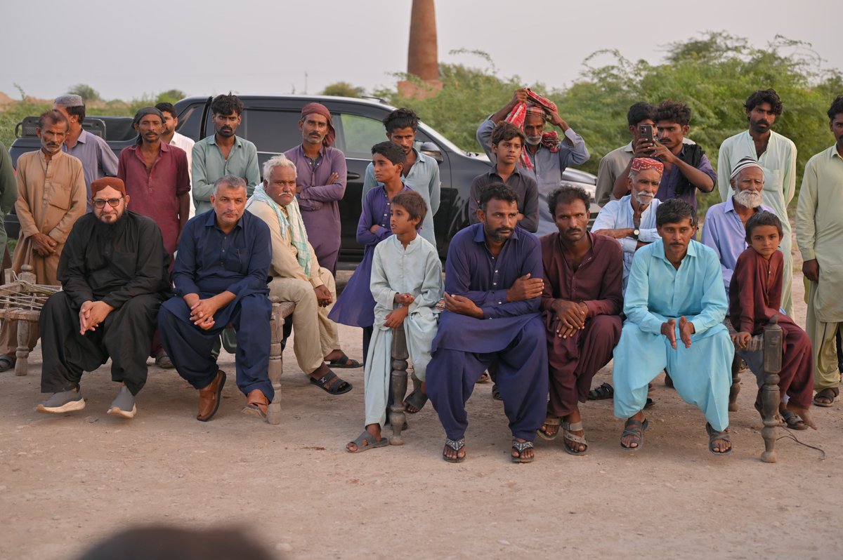 AzizBaloch55152's tweet photo. پاکستان پیپلزپارٹی کے رہنما راول شرجیل میمن نے PS-61 میں مختلف برادریوں سے تعزیت کی، فاتحہ خوانی کی اور لواحقین سے دلی ہمدردی کا اظہار کیا
@sharjeelinam
@rawalsharjeel
@Rawal_House1 https://t.co/DxEyH9bSaX