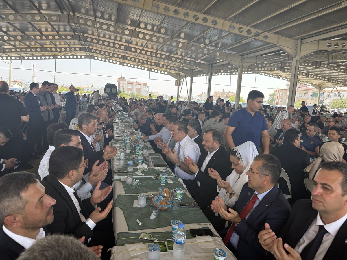 ethemtas's tweet photo. 📍 Serik

Antalya Milletvekilimiz Sayın Kemal Çelik’in vefat eden kıymetli ağabeyi için okutulan Mevlid-i Şerif programına katıldık.

Merhuma Allah’tan rahmet; başta Sayın Kemal Çelik olmak üzere ailesine, yakınlarına ve tüm sevenlerine sabır ve başsağlığı diliyorum.

Mekânı cennet, makamı âli olsun.